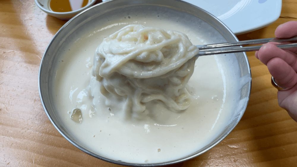 夏天去韩国必吃这个！营养丰富的"콩국수"是什么？首尔推荐名店3选